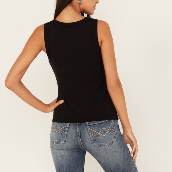 Black Button-Front Sleeveless Top - Picture 2 of 5
